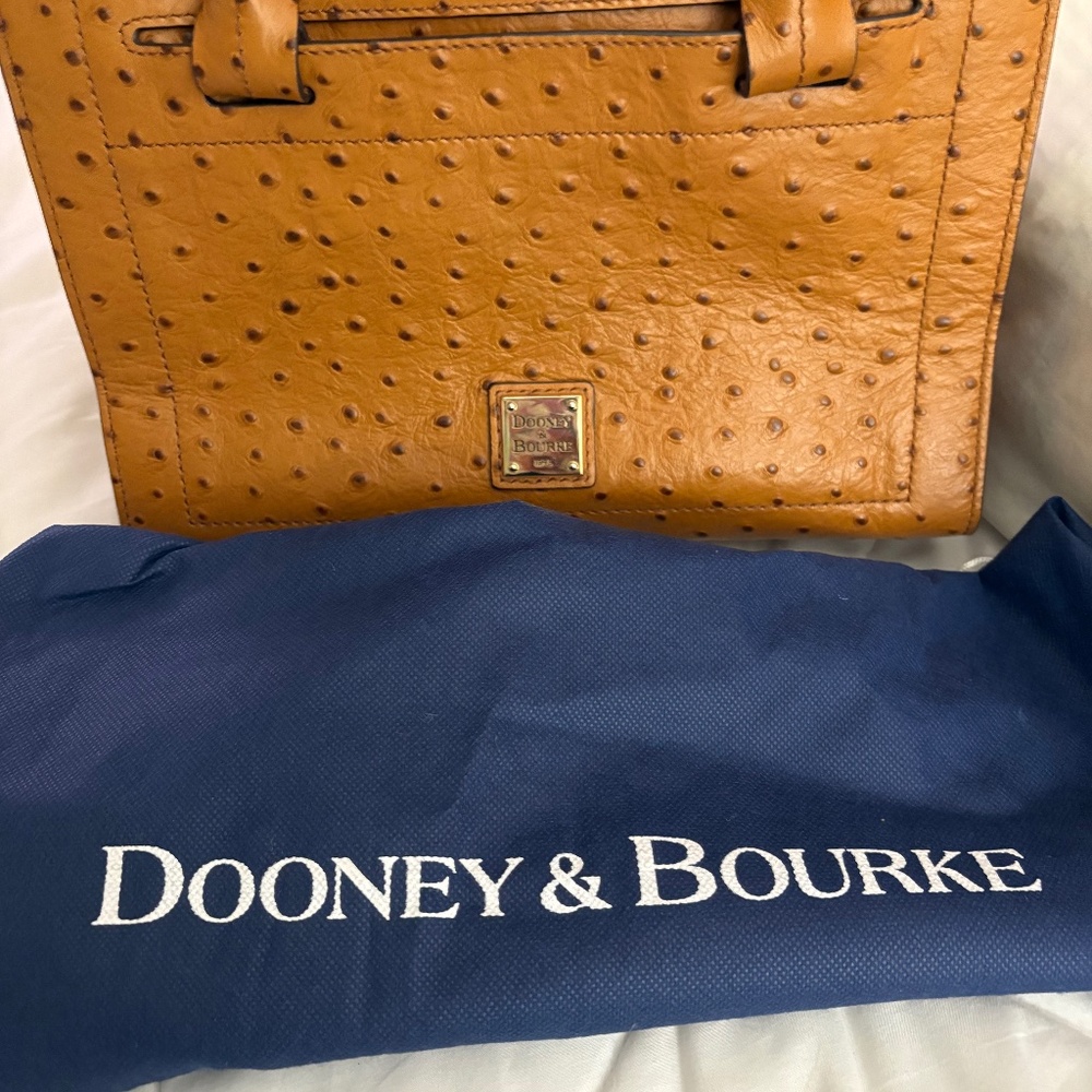 👜 Dooney & Bourke Satchel